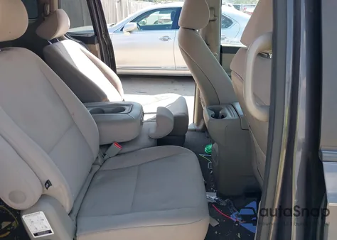 2016 Kia Sedona Lx z USA, uszkodzony, nr VIN KNDMB5C17G6182218